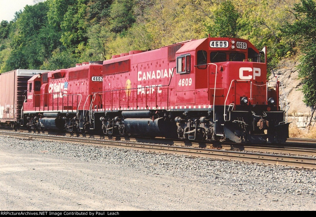 Eastbound Ford Hauler eases down the yard lead